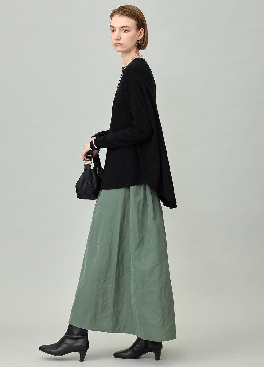 定番寬版圓領長袖針織上衣